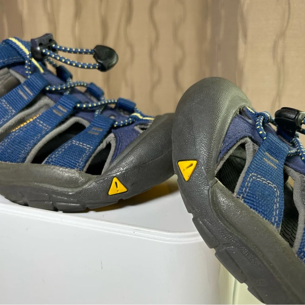 Keen Newport H2 Youth Big Kid's 3 Navy Waterproof Toggle Laced Unisex 1009962